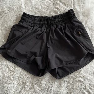 Lululemon tracker short. Size 4. Black